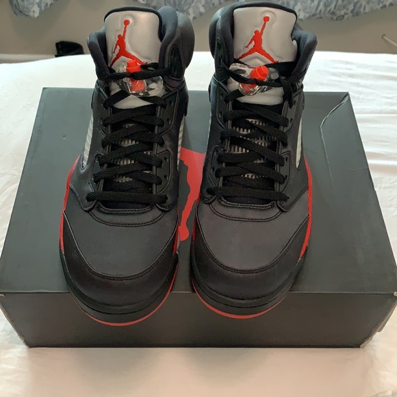 Authentic! Jordan 5 Retro Satin Bred-Mens Size 11 - Picture 5 of 9